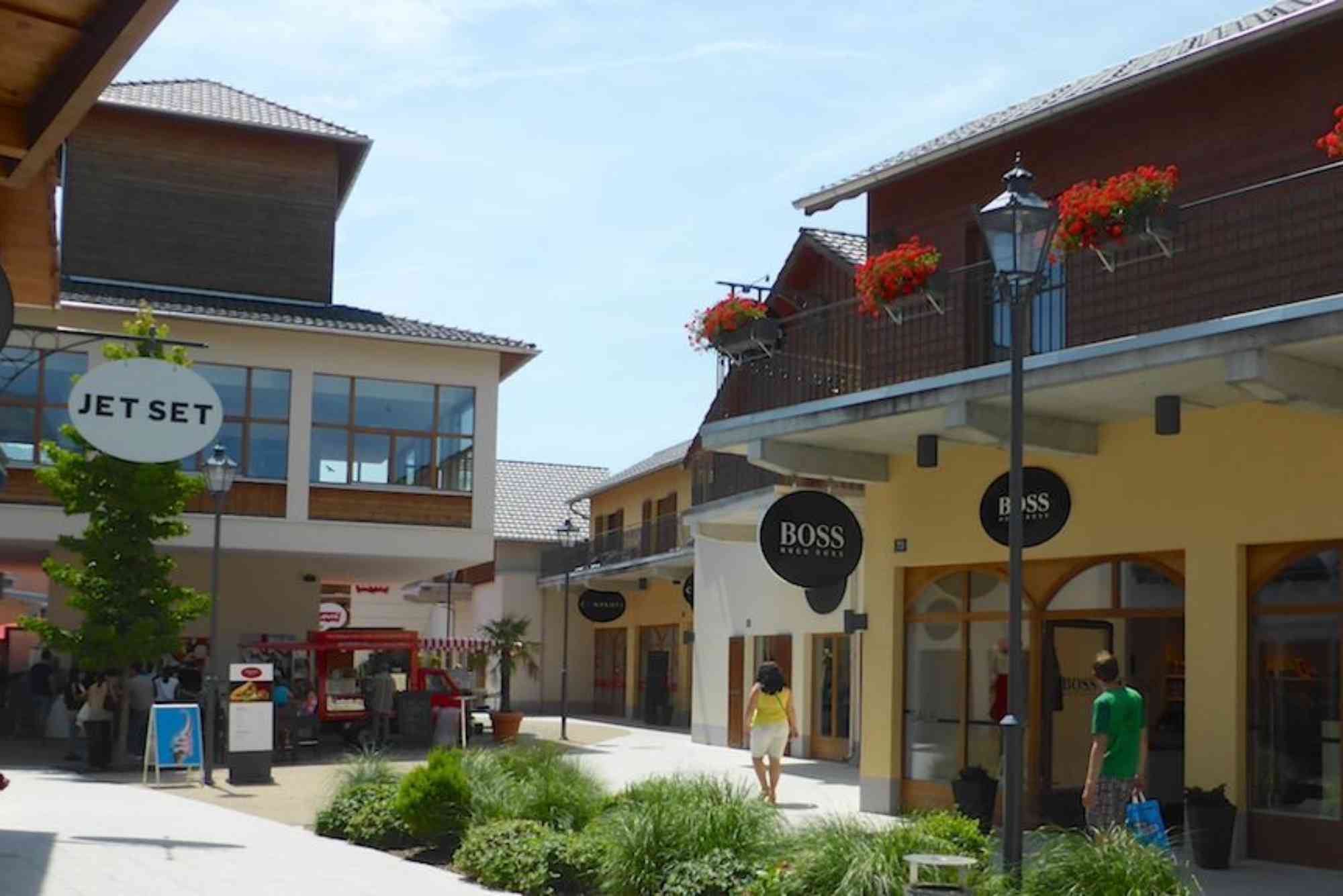 FoxTown vs Landquart Which Fits You